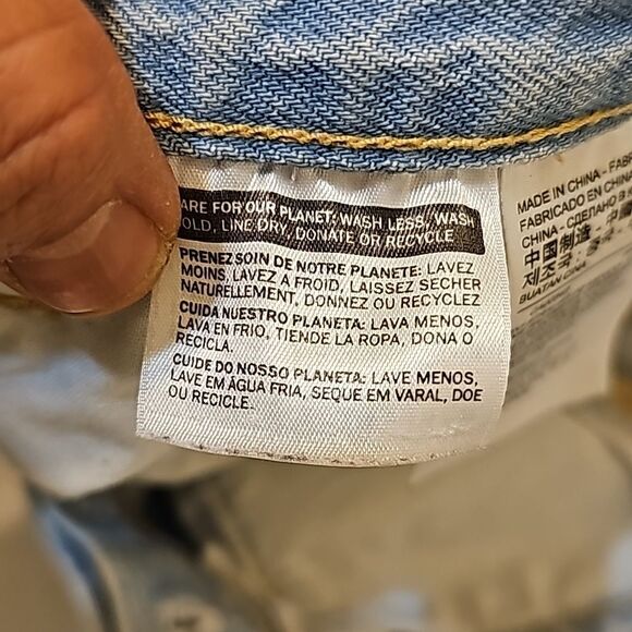 Levis Jean shorts size 26 501s. - Picture 8 of 12